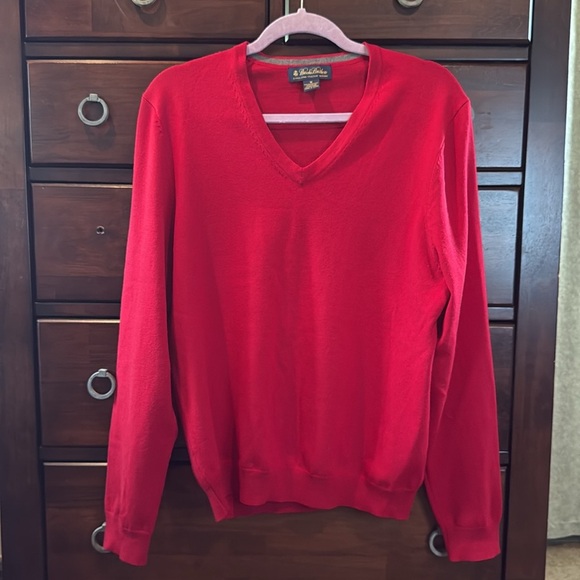 Brooks Brothers Men's Red V-Neck Sweater size M - Picture 8 of 9
